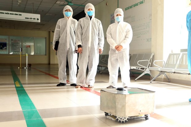 nhieu robot y te duoc nghien cuu che tao phuc vu chong dich covid 19