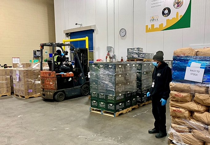 Vinamilk và nhà máy sữa tại Mỹ cùng chung tay ủng hộ người dân gặp khó khăn trong đại dịch Covid-19 vinamilk va nha may sua tai my cung chung tay ung ho nguoi dan gap kho khan trong dai dich covid 19