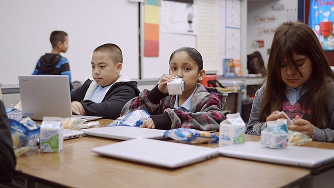 Vinamilk và nhà máy sữa tại Mỹ cùng chung tay ủng hộ người dân gặp khó khăn trong đại dịch Covid-19 vinamilk va nha may sua tai my cung chung tay ung ho nguoi dan gap kho khan trong dai dich covid 19