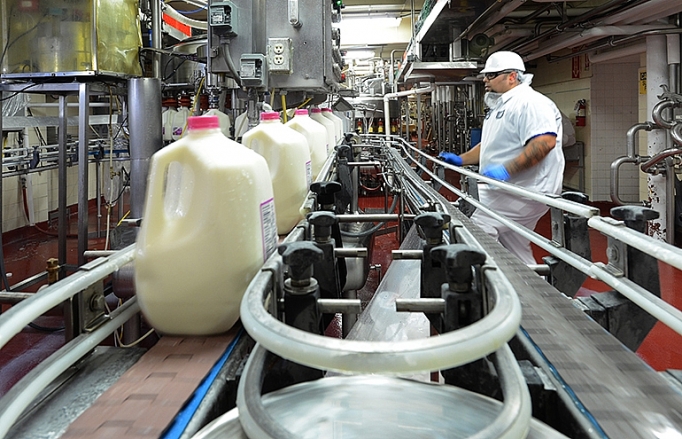 Vinamilk và nhà máy sữa tại Mỹ cùng chung tay ủng hộ người dân gặp khó khăn trong đại dịch Covid-19 vinamilk va nha may sua tai my cung chung tay ung ho nguoi dan gap kho khan trong dai dich covid 19