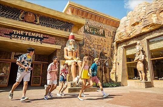 la lam tao hinh nhan vat co tich noi tieng voi trang phuc hoang cung hoa tiet trong dong