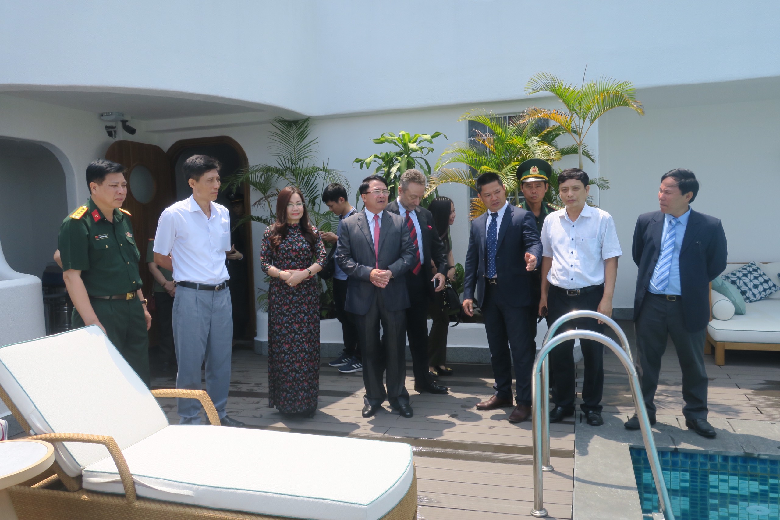 khanh thanh khach san mgallery cat ba khach san 5 sao dau tien tai khu du lich cat ba