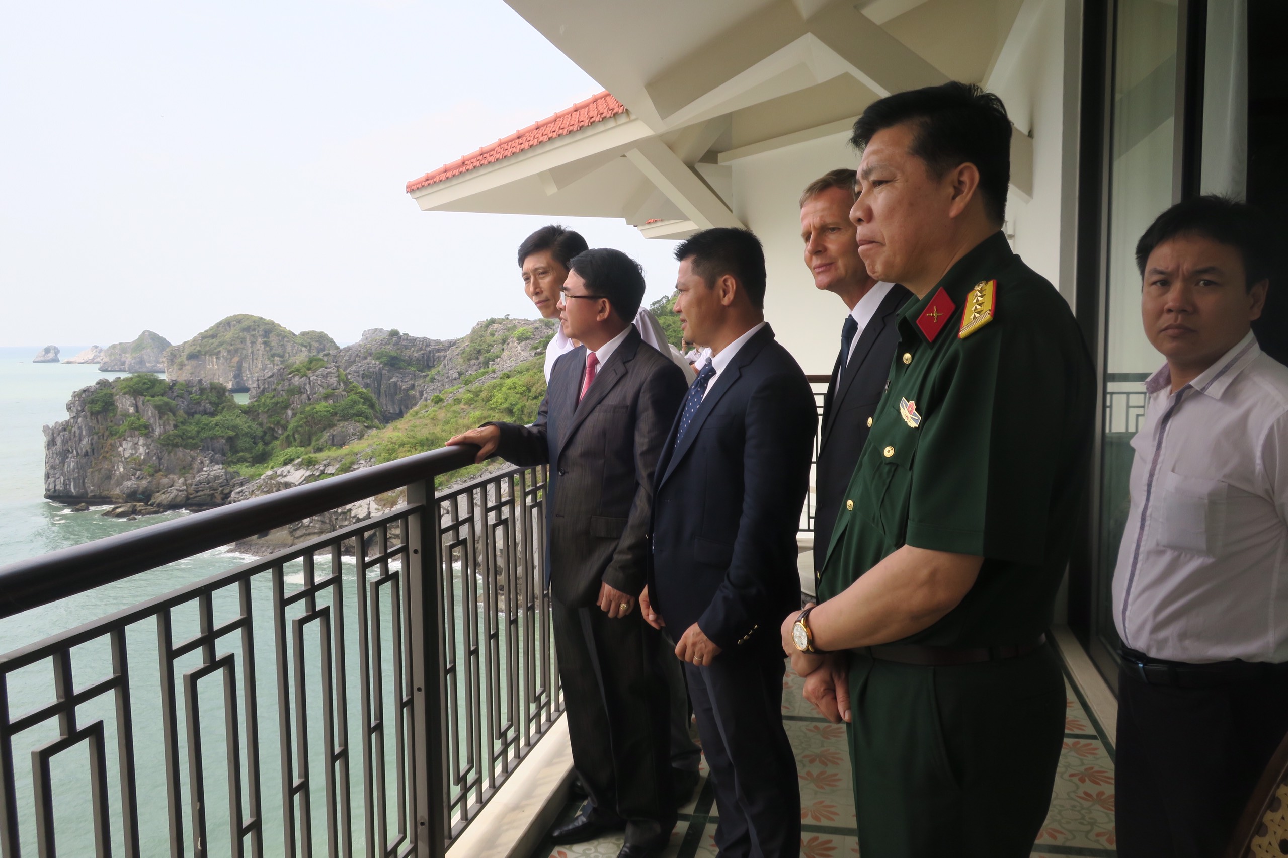 khanh thanh khach san mgallery cat ba khach san 5 sao dau tien tai khu du lich cat ba