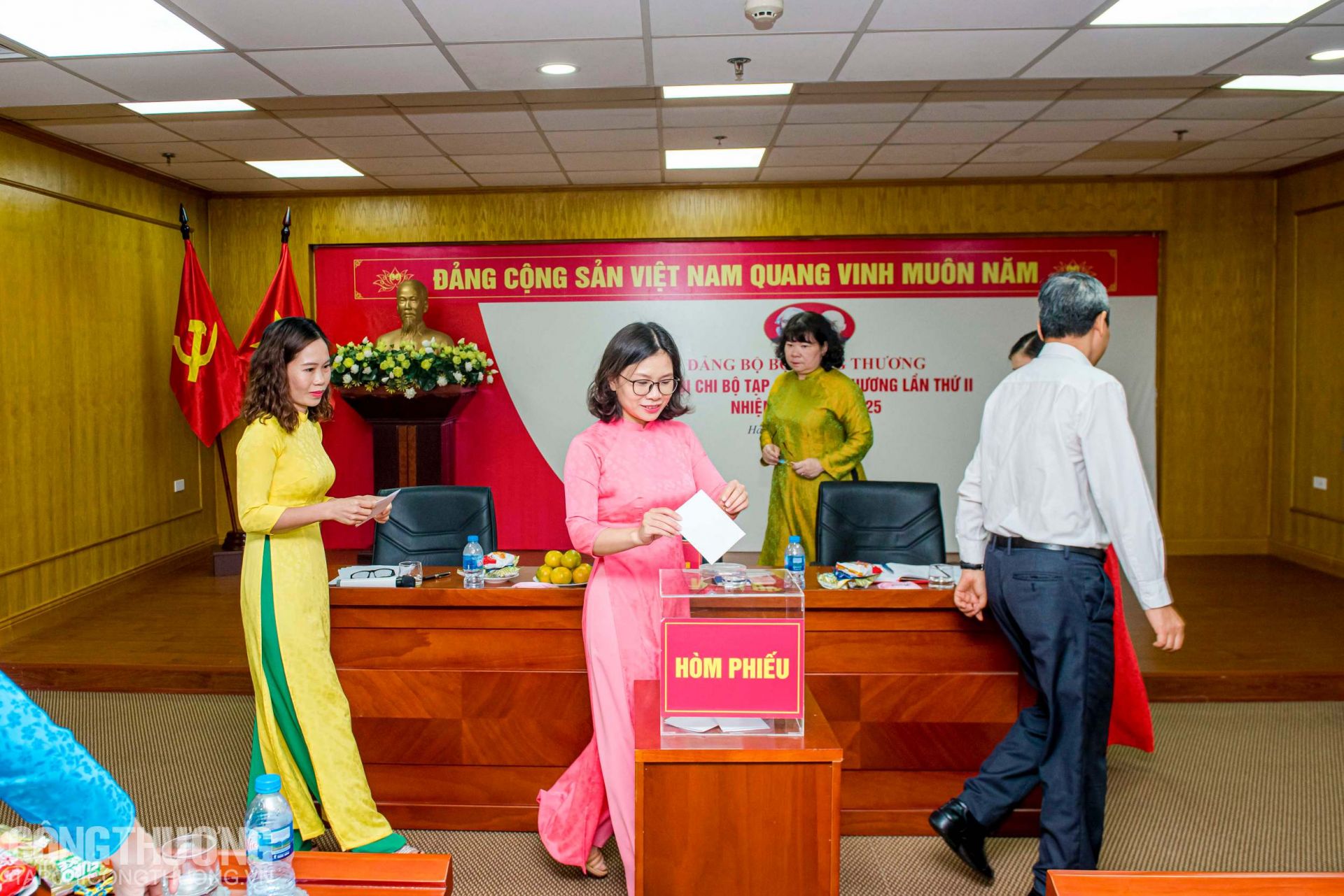 chi bo tap chi cong thuong neu cao tinh than doan ket dan chu xay dung chi bo trong sach vung manh trong nhiem ky moi