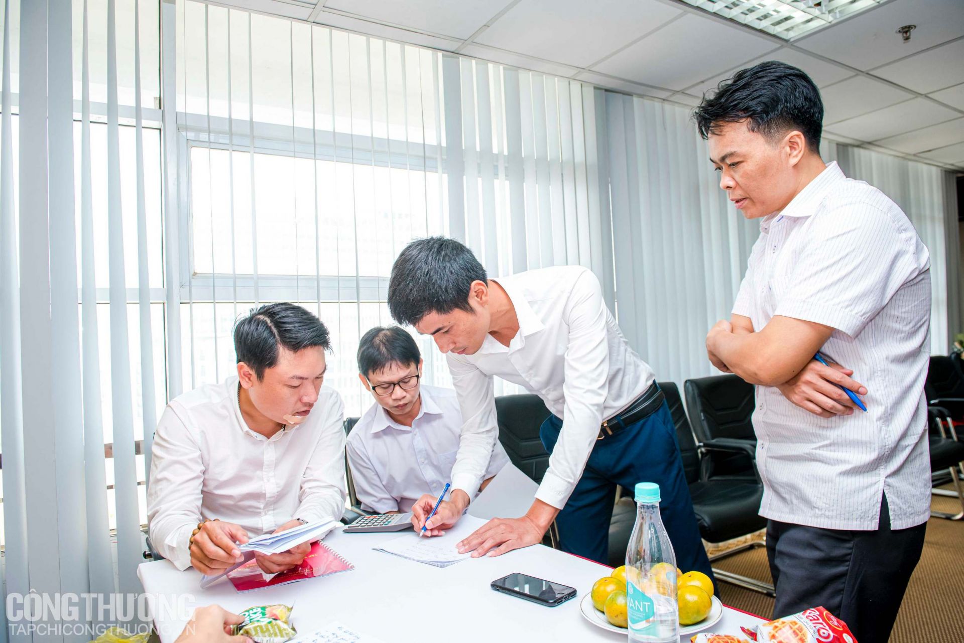 chi bo tap chi cong thuong neu cao tinh than doan ket dan chu xay dung chi bo trong sach vung manh trong nhiem ky moi