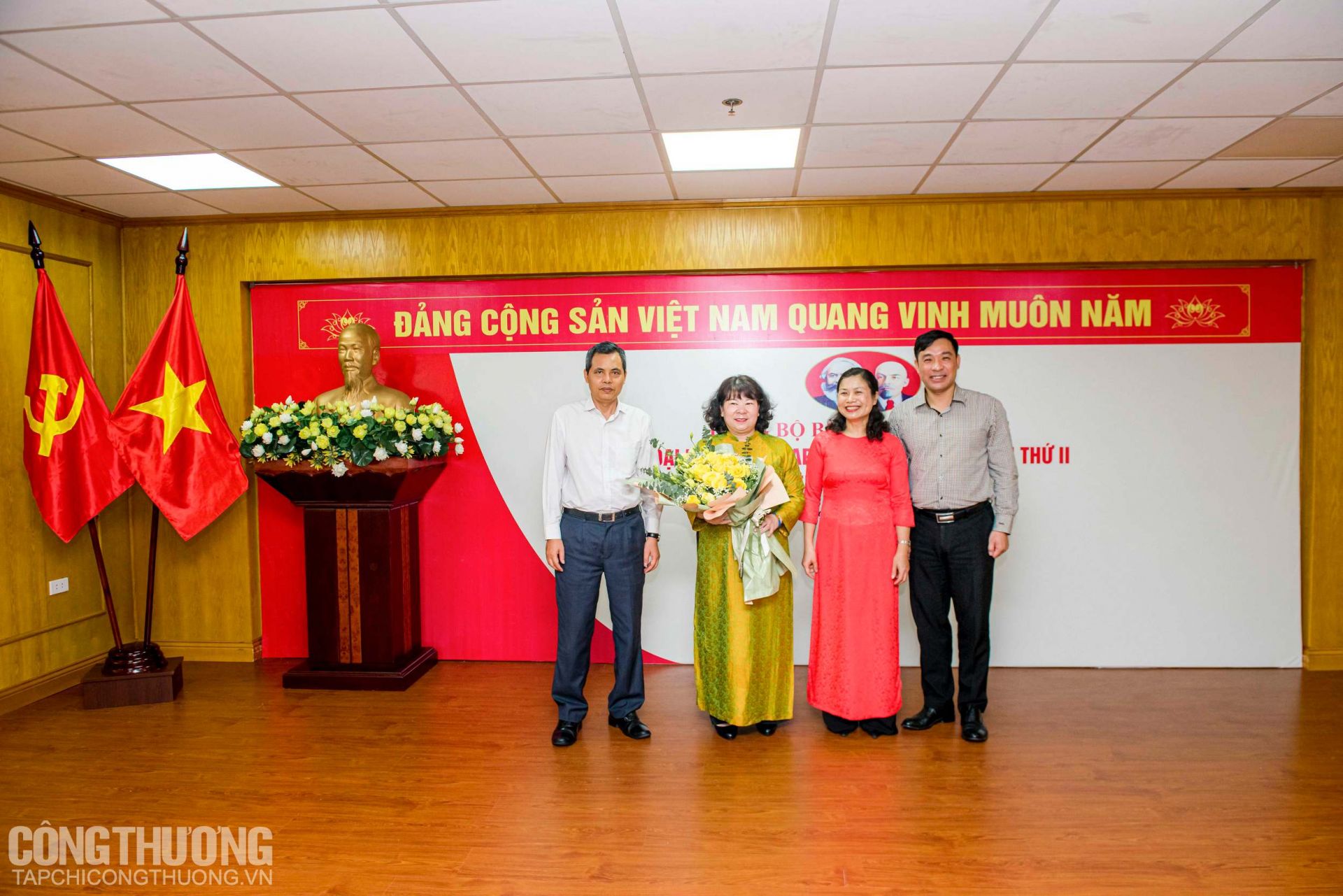 chi bo tap chi cong thuong neu cao tinh than doan ket dan chu xay dung chi bo trong sach vung manh trong nhiem ky moi