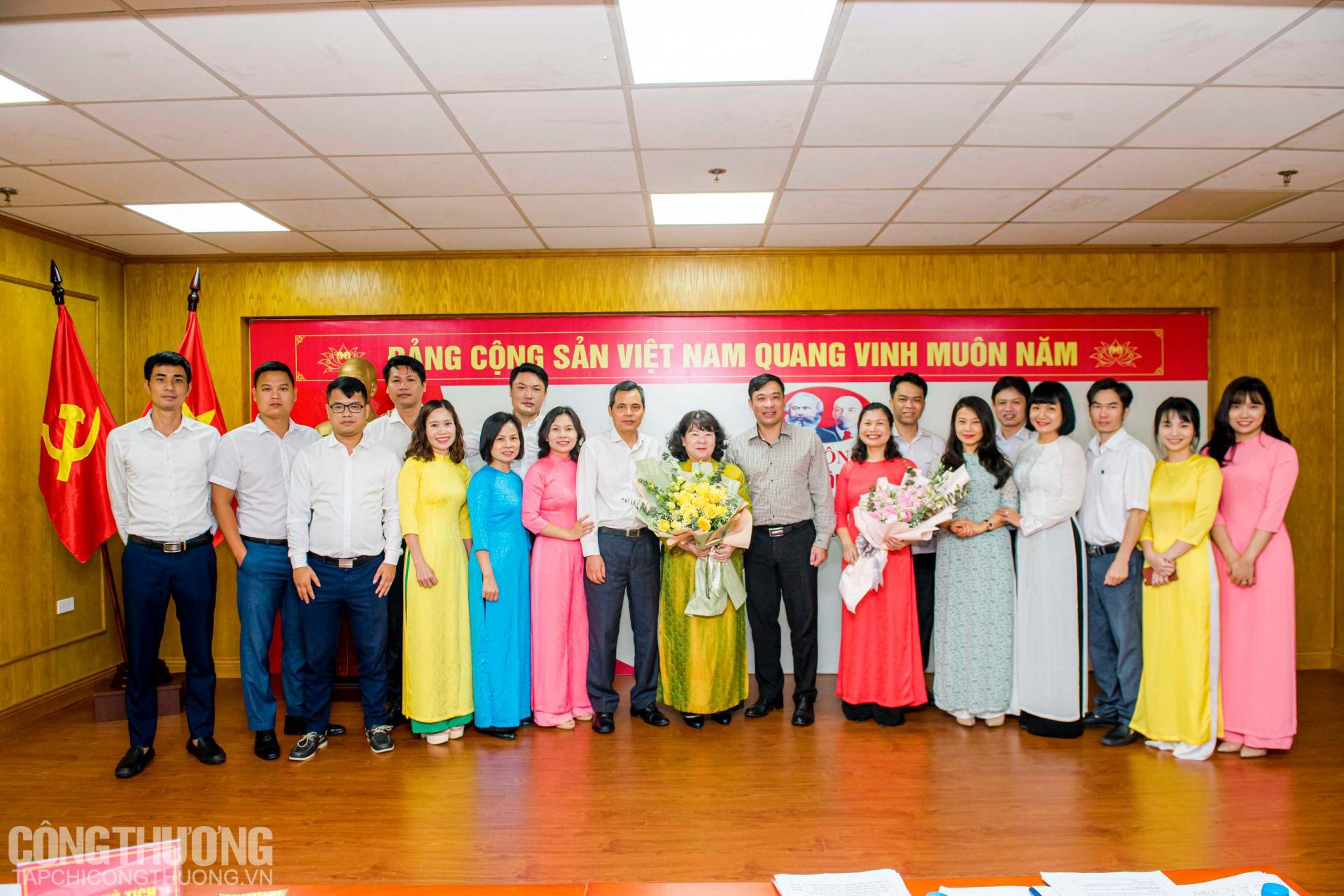 chi bo tap chi cong thuong neu cao tinh than doan ket dan chu xay dung chi bo trong sach vung manh trong nhiem ky moi