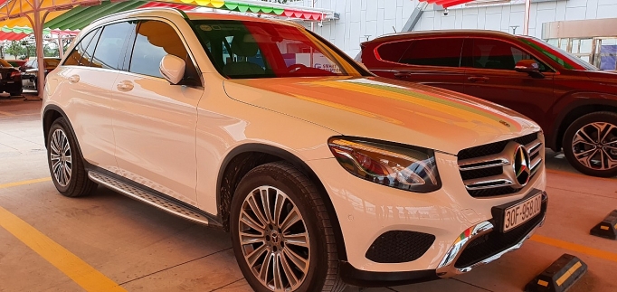 Đại gia Việt bán Porsche, Mercedes đổi lấy ô tô VinFast dai gia viet ban porsche mercedes doi lay o to vinfast