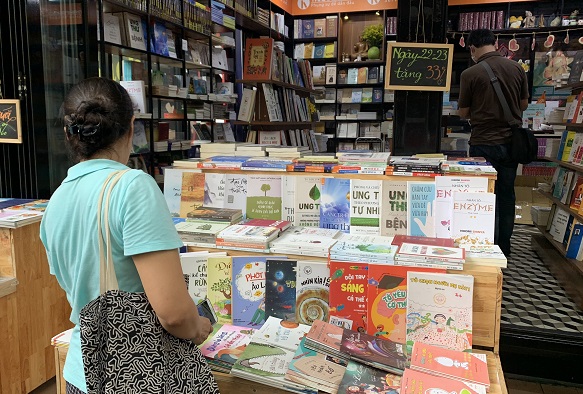 Các nhà xuất bản giảm giá sách tới 60% trong dịp hè cac nha xuat ban giam gia sach toi 60 trong dip he