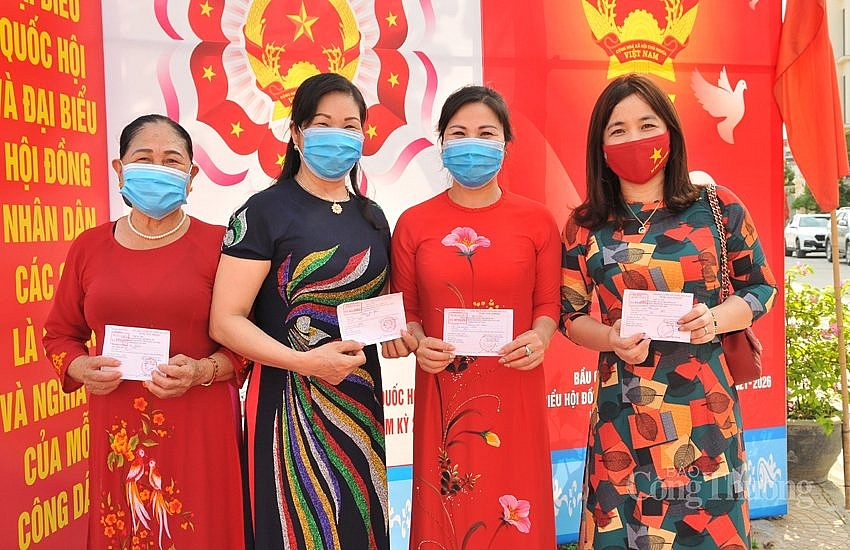 Cử tri cả nước hân hoan trong Ngày hội non sông Cử tri cả nước hân hoan trong Ngày hội non sông