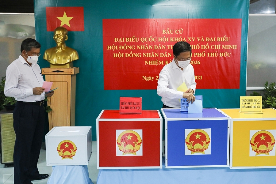 Cử tri cả nước hân hoan trong Ngày hội non sông Cử tri cả nước hân hoan trong Ngày hội non sông