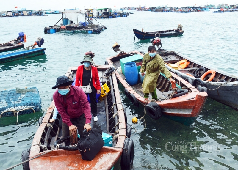 Cử tri cả nước hân hoan trong Ngày hội non sông Cử tri cả nước hân hoan trong Ngày hội non sông