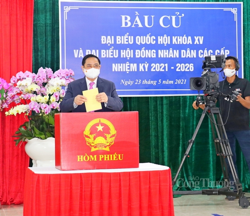 Cử tri cả nước hân hoan trong Ngày hội non sông Cử tri cả nước hân hoan trong Ngày hội non sông