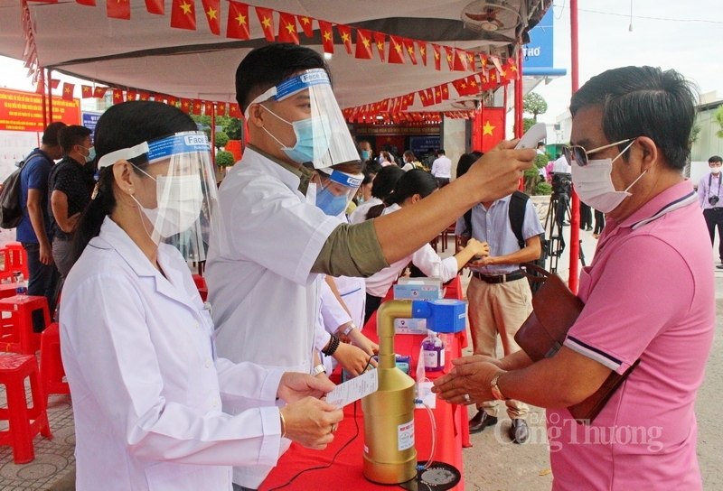 Cử tri cả nước hân hoan trong Ngày hội non sông Cử tri cả nước hân hoan trong Ngày hội non sông