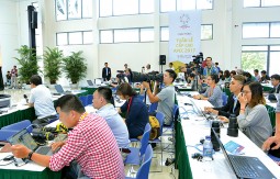 ​Mạng xã hội- Cánh tay nối dài hay "con dao hai lưỡi"?