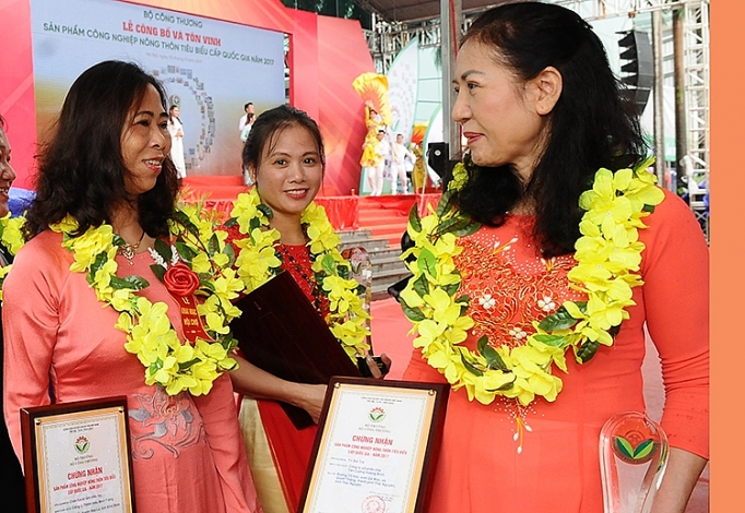 Thêm cơ hội cho doanh nhân nữ them co hoi cho doanh nhan nu