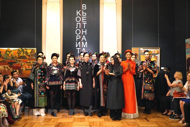 ao dai lua cua viet nam chinh phuc xu so bach duong