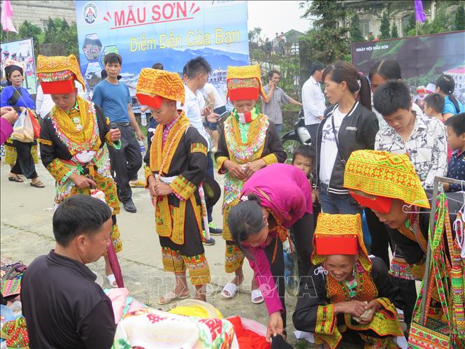 Khai mạc Liên hoan du lịch Mẫu Sơn 2019 khai mac lien hoan du lich mau son 2019