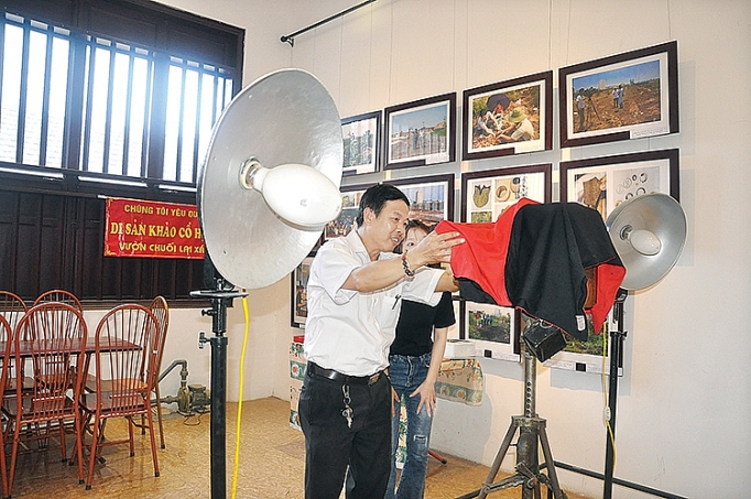 lang nghe nhiep anh lai xa noi luu giu khoanh khac thoi gian