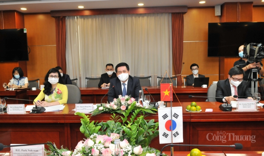 Bộ trưởng Bộ Công Thương Nguyễn Hồng Diên tiếp, làm việc với Đại sứ Hàn Quốc Park Noh-wan