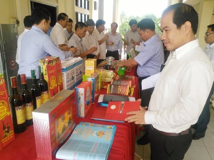 khanh hoa hat hai nhieu thanh cong tai hoi cho thuong mai viet lao 2018