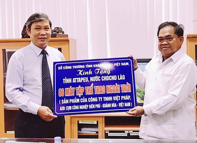 khanh hoa hat hai nhieu thanh cong tai hoi cho thuong mai viet lao 2018