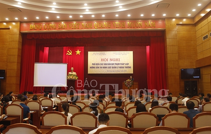 Quảng Ninh: Bộ Công Thương phổ biến Luật Quản lý ngoại thương quang ninh bo cong thuong pho bien luat quan ly ngoai thuong