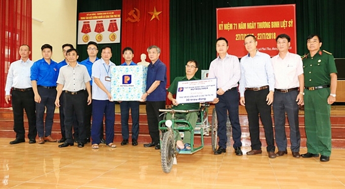 Petrolimex “uống nước, nhớ nguồn” petrolimex uong nuoc nho nguon