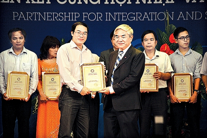 Sơn vô cơ chịu nhiệt BKV: Khoác "áo mới" cho thiết bị làm việc ở nhiệt độ cao khoac ao moi cho thiet bi lam viec o nhiet do cao