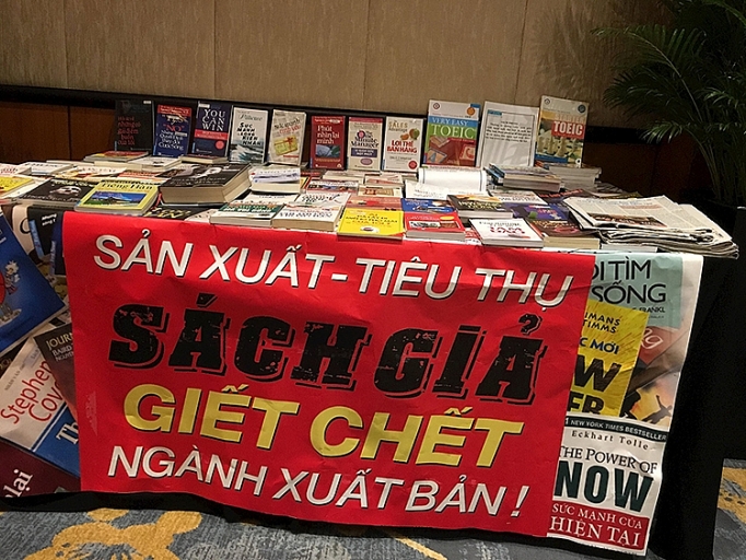 Sách lậu, sách giả: Lãi to nhưng phạt nhẹ sach lau sach gia lai to nhung phat nhe