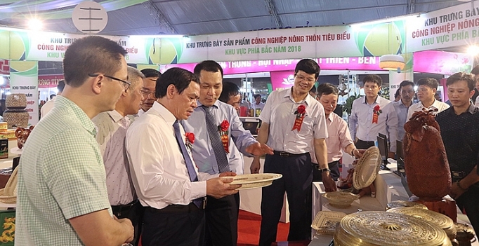 Hội nghị ngành Công Thương 6 tỉnh Bắc Trung bộ lần thứ IX năm 2019: Đẩy mạnh liên kết vùng hoi nghi nganh cong thuong 6 tinh bac trung bo lan thu ix nam 2019 day manh lien ket vung