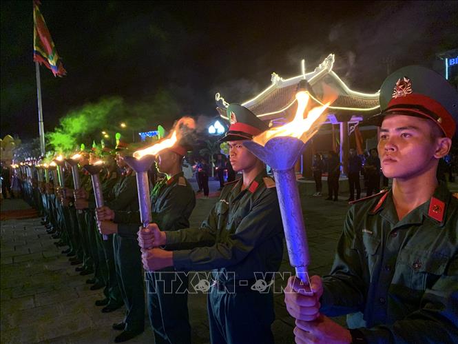 tham tang qua gia dinh chinh sach va thap nen tri an cac anh hung liet si