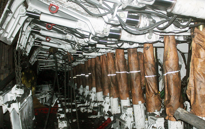 Đầu tư công nghệ hiện đại để tăng năng suất lao động được TKV triển khai tại các mỏ hầm lò. Trong ảnh: Lò chợ cơ giới hoá đồng bộ tại Công ty CP Than Hà Lầm. Ảnh: Văn Việt (CTV)