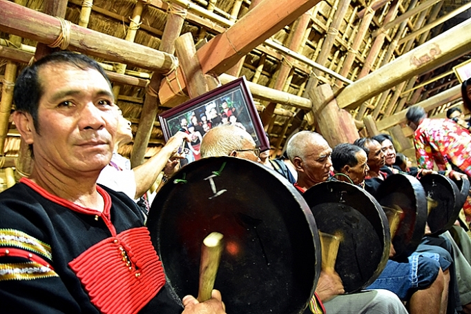 Lễ cúng mừng sức khỏe của đồng bào Ê Đê le cung mung suc khoe cua dong bao e de