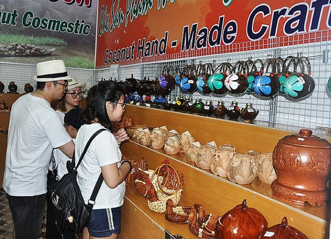 chinh phuc thi truong trong va ngoai nuoc