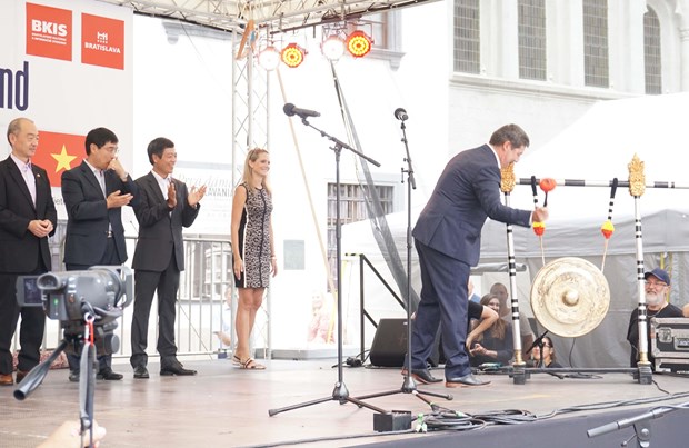 Đặc sắc văn hóa Việt Nam trong lễ hội Asian Weekend 2019 ở Slovakia dac sac van hoa viet nam trong le hoi asian weekend 2019 o slovakia