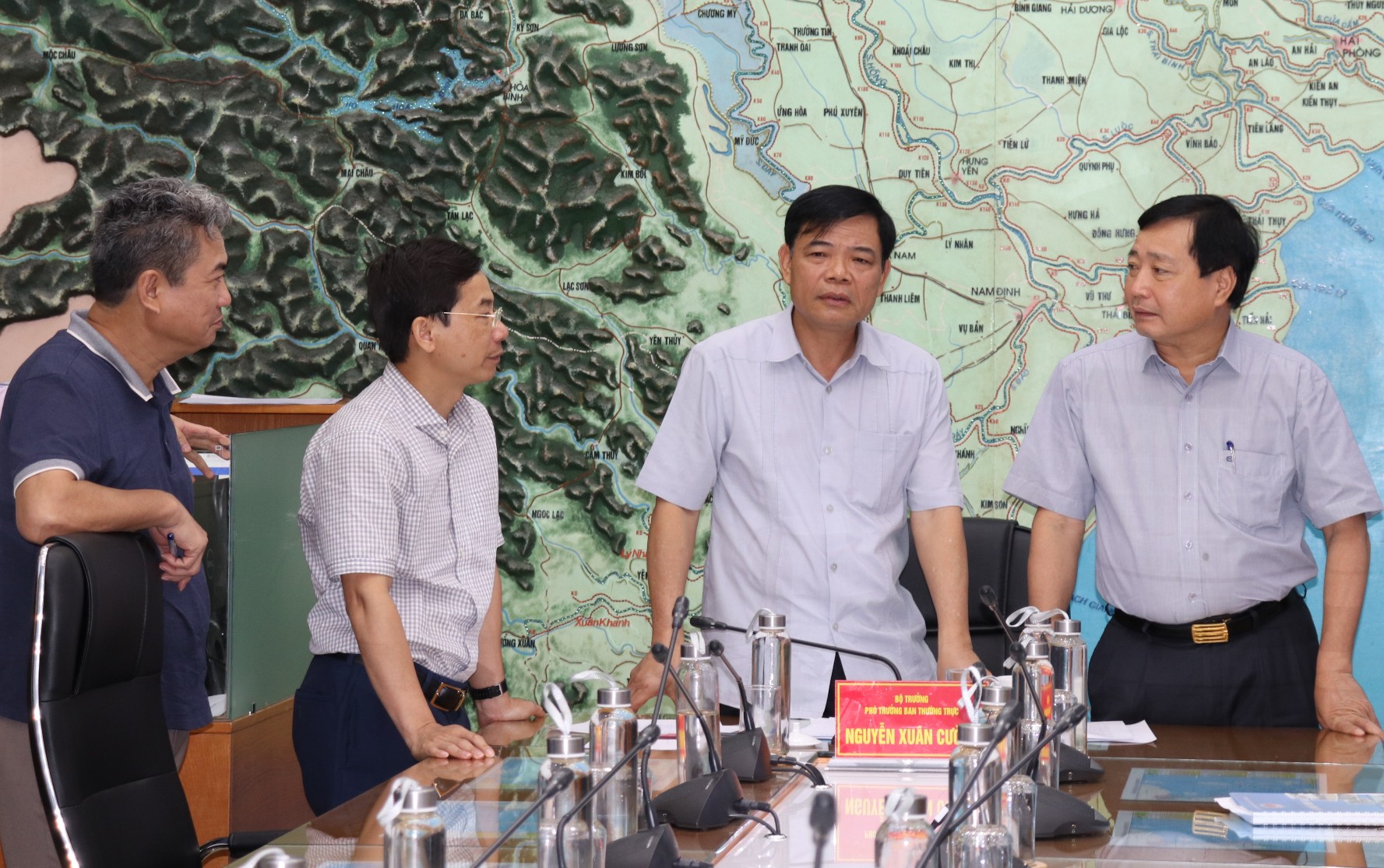 khan truong tim kiem nguoi mat tich tiep can ung cuu cac vung bi co lap