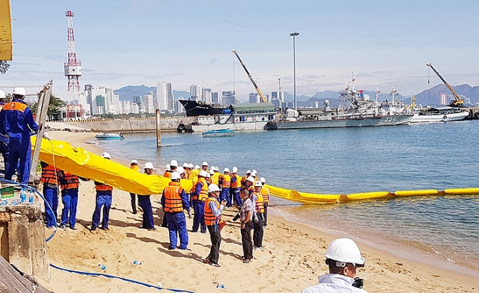 Khánh Hòa diễn tập ứng phó sự cố tràn dầu trên biển khanh hoa dien tap ung pho su co tran dau tren bien
