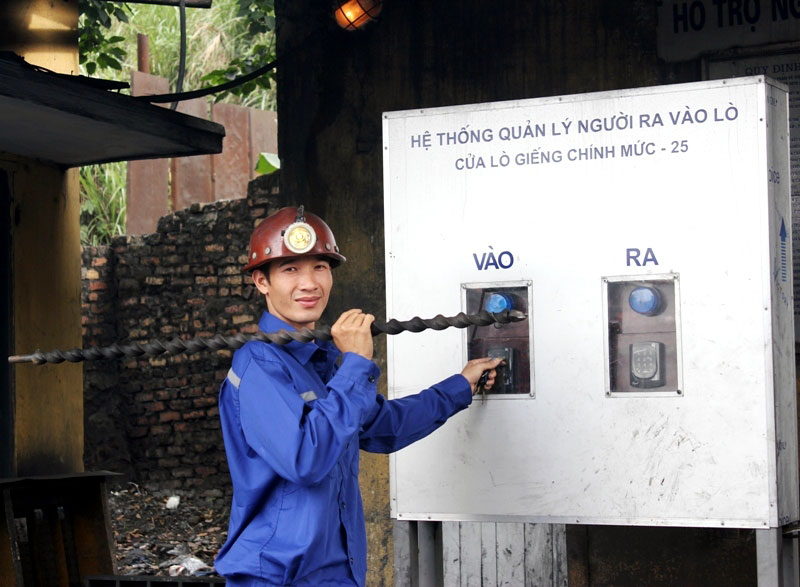 Anh Bùi Văn Cường trước giờ vào ca.