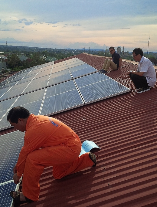 Thủy điện Ialy đưa vào sử dụng công trình điện mặt trời áp mái thuy dien ialy dua vao su dung cong trinh dien mat troi ap mai