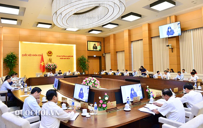 Phiên họp thứ 27, Ủy ban Thường vụ Quốc hội: Lấy ý kiến về 8 dự án Luật lay y kien ve 8 du an luat