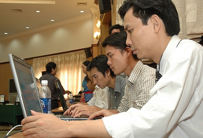 dap ung yeu cau thuc tien