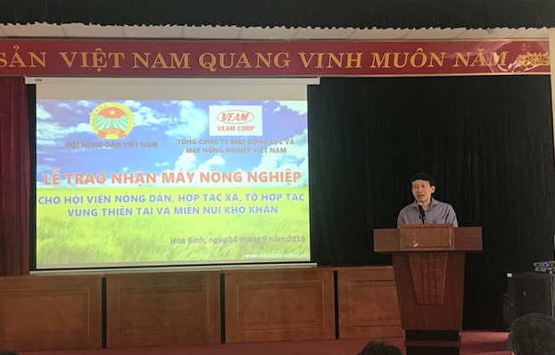 VEAM trao tặng 186 máy nông nghiệp cho nông dân vùng lũ veam trao tang 186 may nong nghiep cho nong dan vung lu