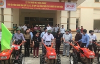 VEAM trao tặng 186 máy nông nghiệp cho nông dân vùng lũ