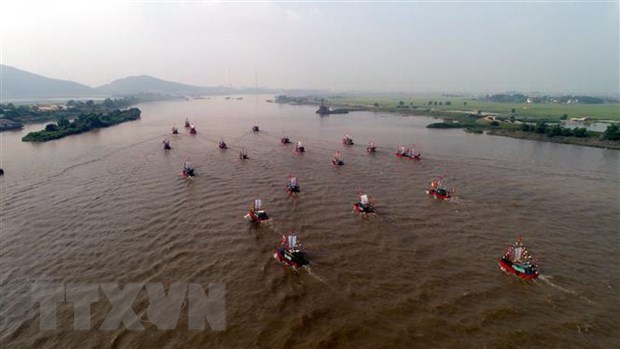 hang van du khach no nuc du le hoi mua thu con son kiep bac