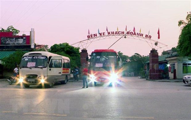 quang ninh khai truong tuyen xe buyt cho giao vien o hai xa vung cao