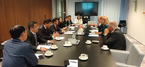 Việt Nam - Hà Lan thúc đẩy hợp tác trong hai lĩnh vực mới: Kinh tế tuần hoàn và năng lượng gió ngoài khơi viet nam ha lan thuc day hop tac song phuong trong hai linh vuc moi kinh te tuan hoan va nang luong gio ngoai khoi