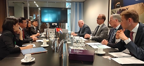 Việt Nam - Hà Lan thúc đẩy hợp tác trong hai lĩnh vực mới: Kinh tế tuần hoàn và năng lượng gió ngoài khơi viet nam ha lan thuc day hop tac song phuong trong hai linh vuc moi kinh te tuan hoan va nang luong gio ngoai khoi