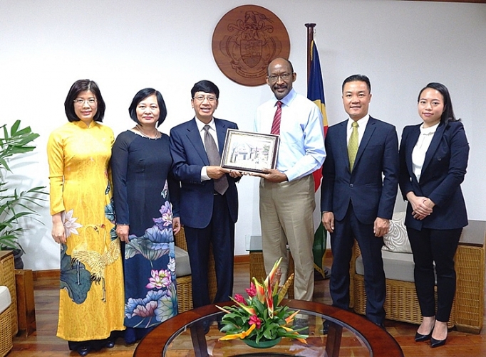 Đẩy mạnh quan hệ hợp tác kinh tế thương mại Việt Nam-Seychelles day manh quan he hop tac kinh te thuong mai viet nam seychelles