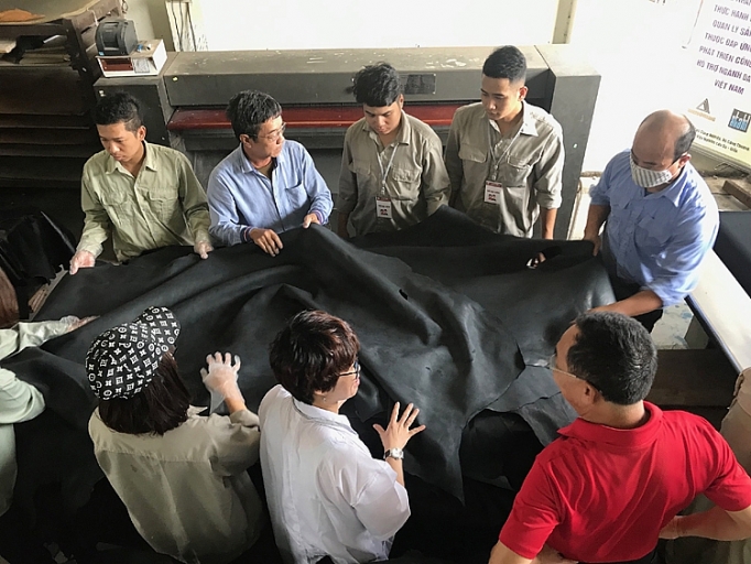 can co chinh sach phat trien cong nghiep ho tro cho nganh da giay